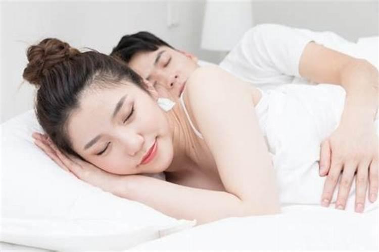 梦见老公和别的女人睡在一个炕上