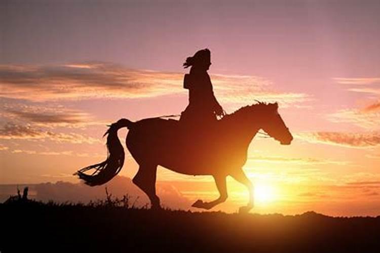 梦见女人在天上骑马奔跑