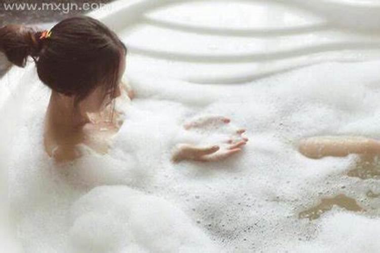 梦见几个人在洗澡是什么梦兆