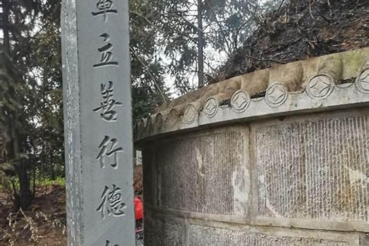 清明节盖坟墓