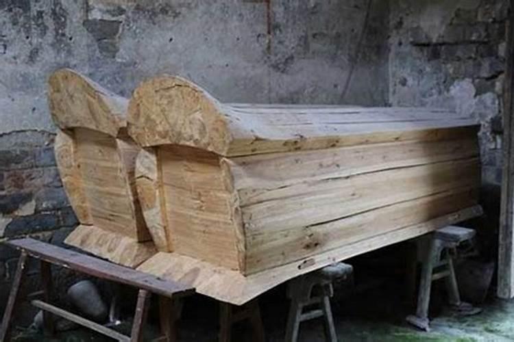 梦见好几个棺材和死人出殡是什么意思