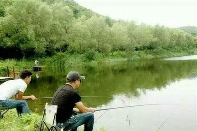 梦到和男朋友一起钓鱼是什么意思
