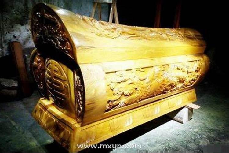 梦见死去外公的棺材旁边一个小孩