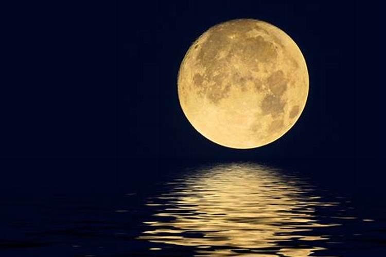 做梦梦见超大月亮