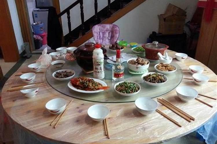 正月十五桌上放几双碗筷