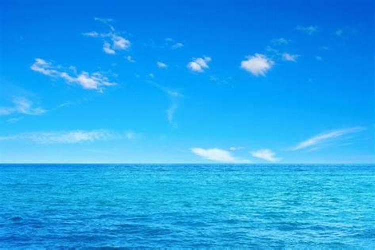 梦见大海的水很蓝水很大
