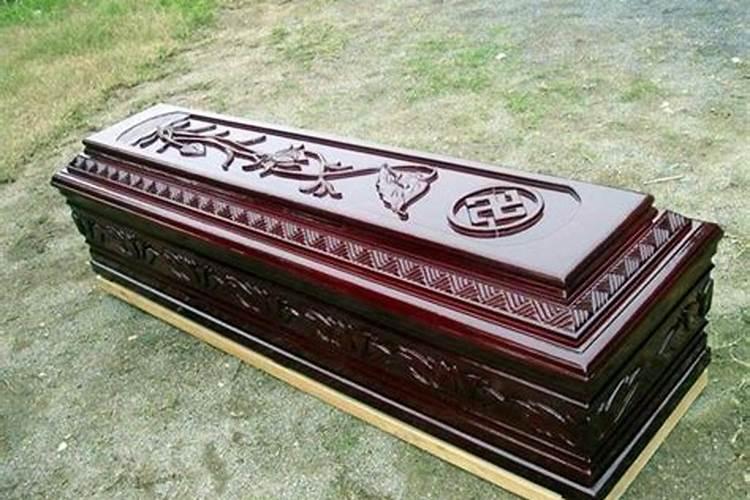 梦见母亲的棺材从坟地露出来