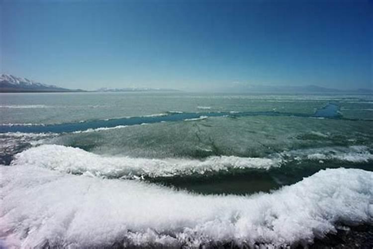 梦见大海结冰自己在冰上走路