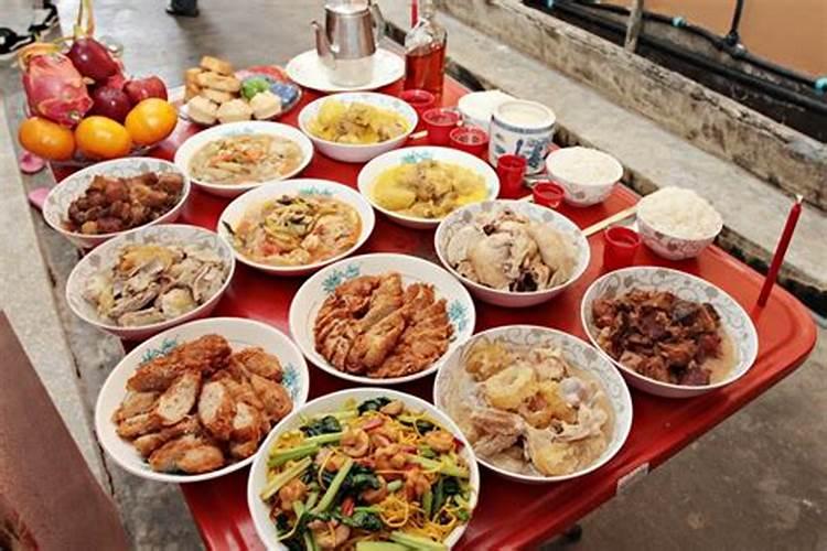 中元节祭祖吃饭